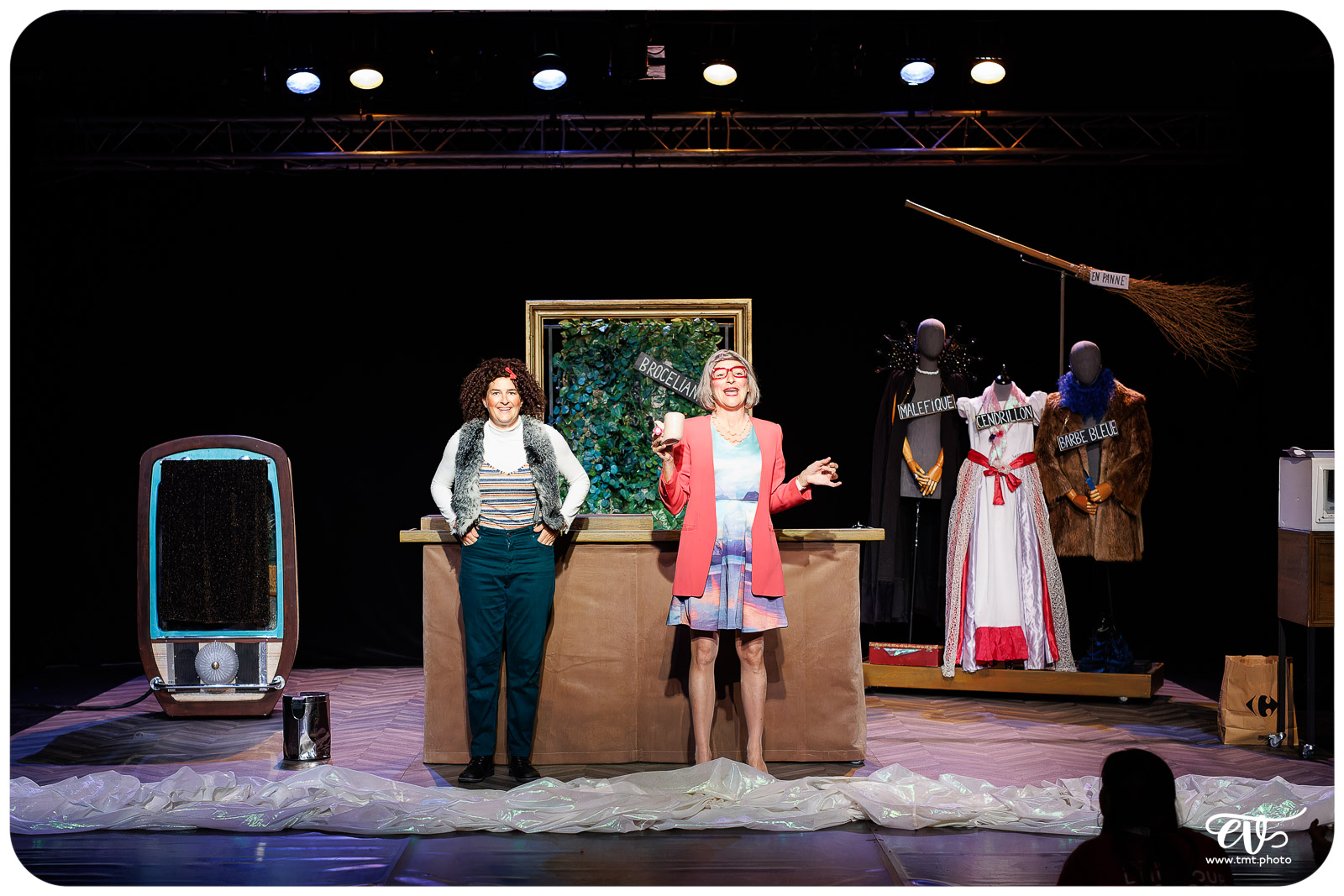 ON VOUS RACONTE DES HISTOIRES (CIE DU DÉTOUR)